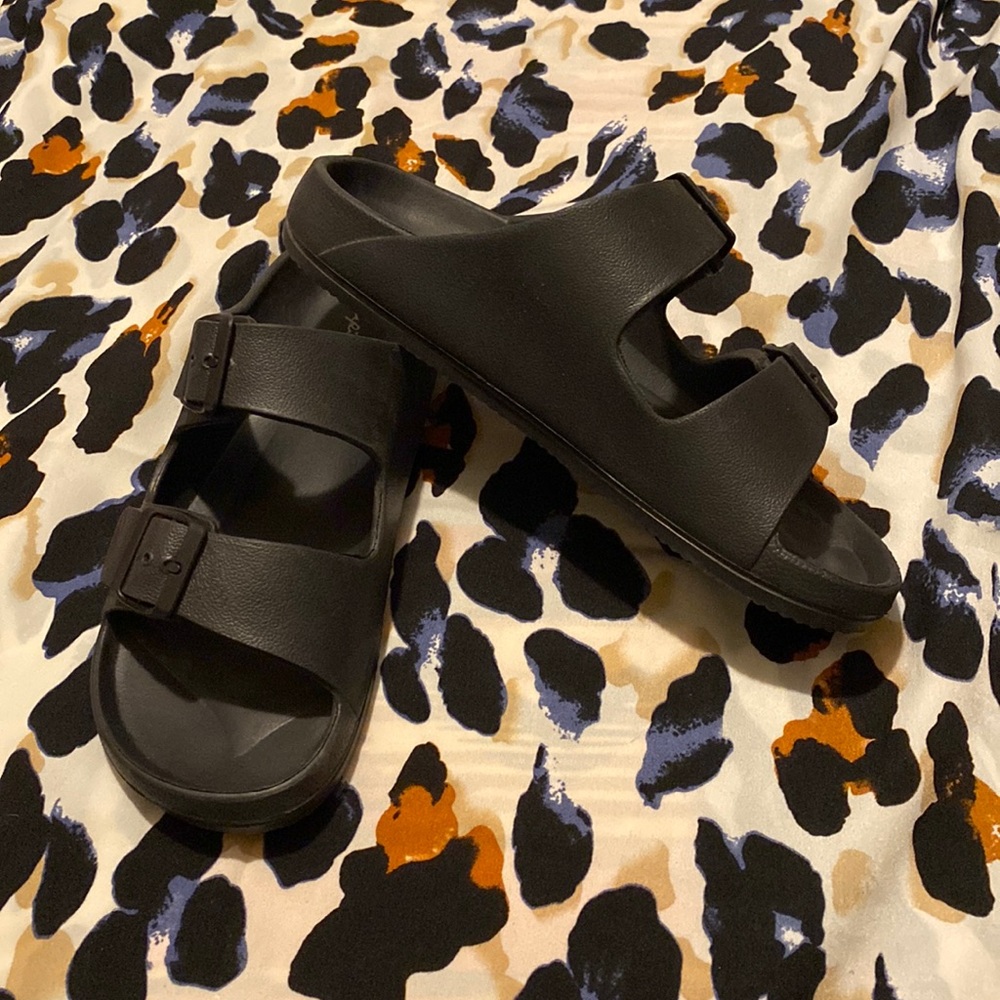 New Qupid sandals Black size 7